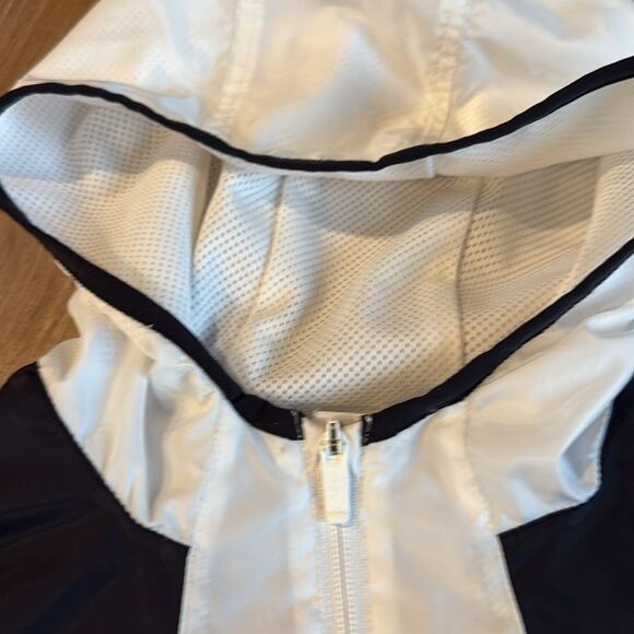 ((2 PIECE)) GIRLS JACKET BUNDLE NIKE AND ADIDAS SIZE MEDIUM - Picture 6 of 9